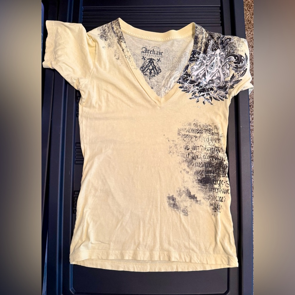 Women’s Archaic by Affliction Lt Yellow w/ Black Graphic Tee in Size L

#0056